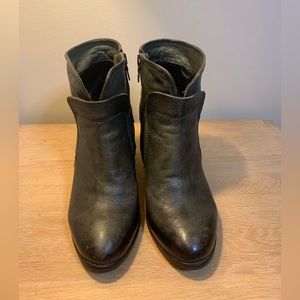 Grey leather zip booties. Size 38.5. Italian made.